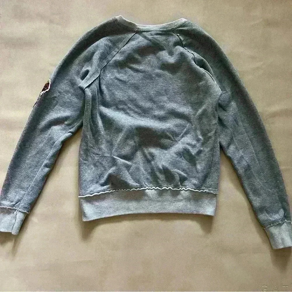 Authentic Universal Studios Harry Potter Gryffindor House sweatshirt Crewneck - Picture 3 of 9